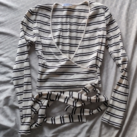 Zara Long Sleeve - Picture 1 of 2